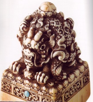 Ivory seal given to the Pakmodru Desi, Grags pa rGyal mtshan. Source: http://www.tibet-encyclopaedia.de/siegel.html 