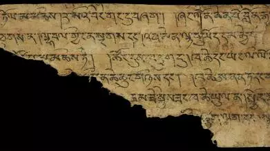 Fragment of the dBa' bzhed found at Dunhuang © British Library, Or 8210/S.9498A